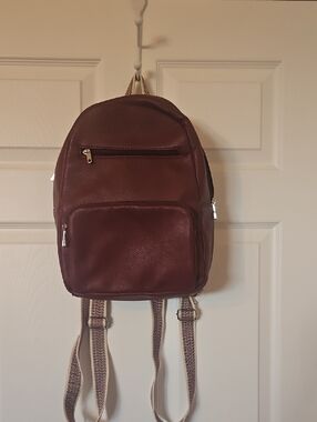 thirty-one Burgundy Pebbled Backpack with Contrast Straps